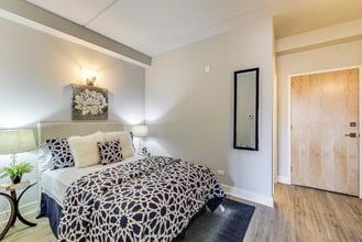 Building Photo - 311 W Division St