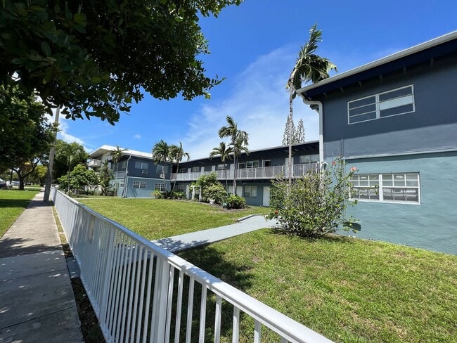 Building Photo - 2-bedroom for rent in N. Miami Beach