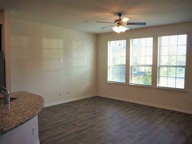 Building Photo - 2407 Klamath Dr