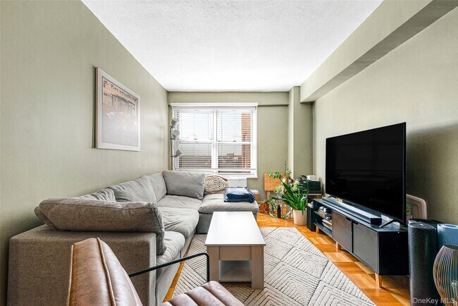 Building Photo - 107-40 Queens Blvd