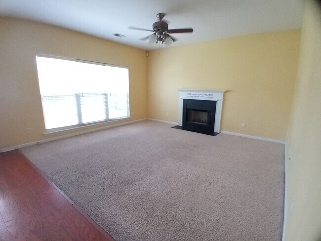 Building Photo - 565 Batty Way