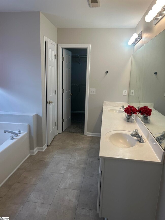 Building Photo - 30 Halehaven Dr