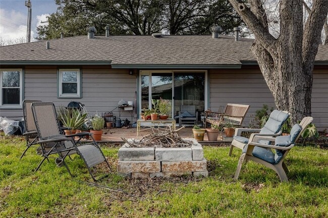 Building Photo - 2118 Fordham Ln