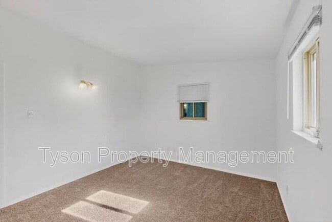 Building Photo - 736 Claudine St NE