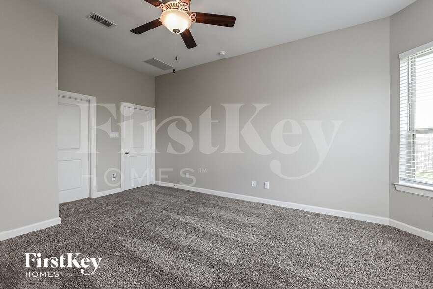 Building Photo - 10327 Armstrong Dr