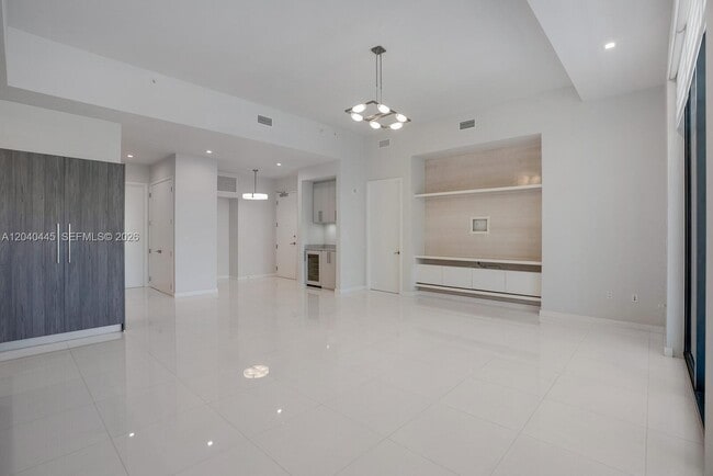 Building Photo - 275 Giralda Ave