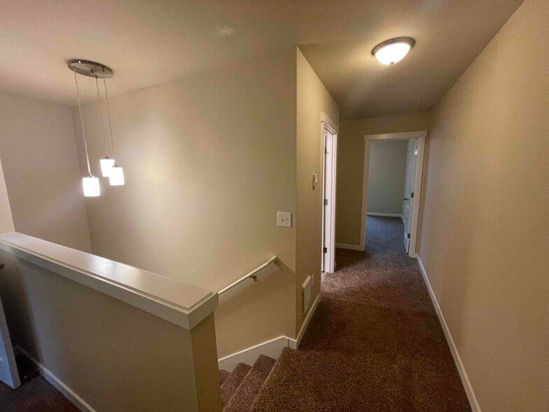 Building Photo - 1903 Ahlers Ave