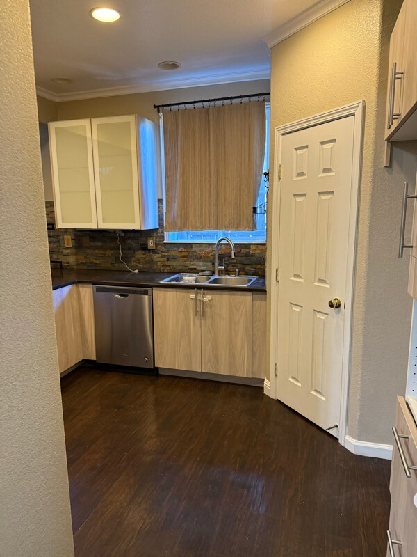 Building Photo - 2320 Bayless Way