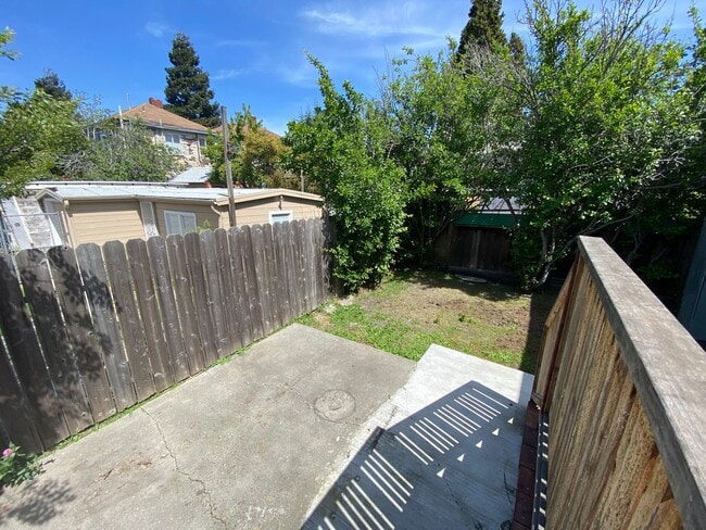 Building Photo - Gorgeous 2BR/1BA Home in Temescal, Great N Oakland Location