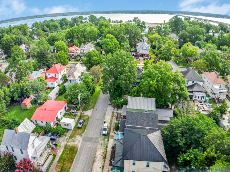 Building Photo - 511 Blades Ave