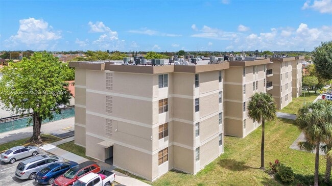 Primary Photo - 1825 W 56th St