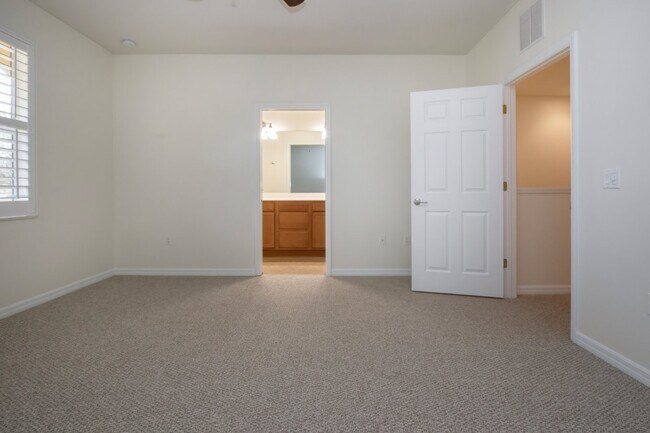 Building Photo - 3 Bedroom 2.5 Bath Townhome San Michele