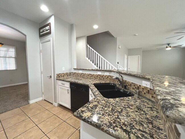 Building Photo - 1847 sq ft, 2 story, 4 Bedroom, 2 1/2 bath, 2 Car Garage home in the Vibrant city of Las Vegas.