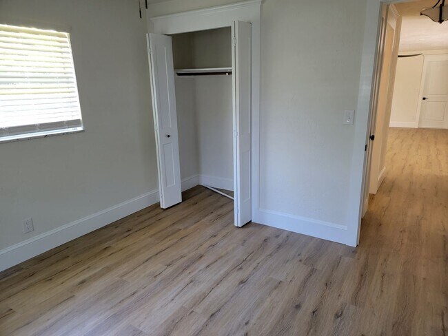 Building Photo - Fully Remodeled 2 Bedroom 2 Bath Home ***S...