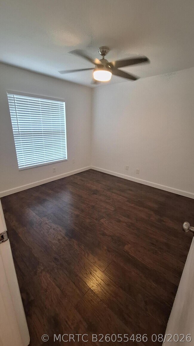 Building Photo - 135 Village Cir