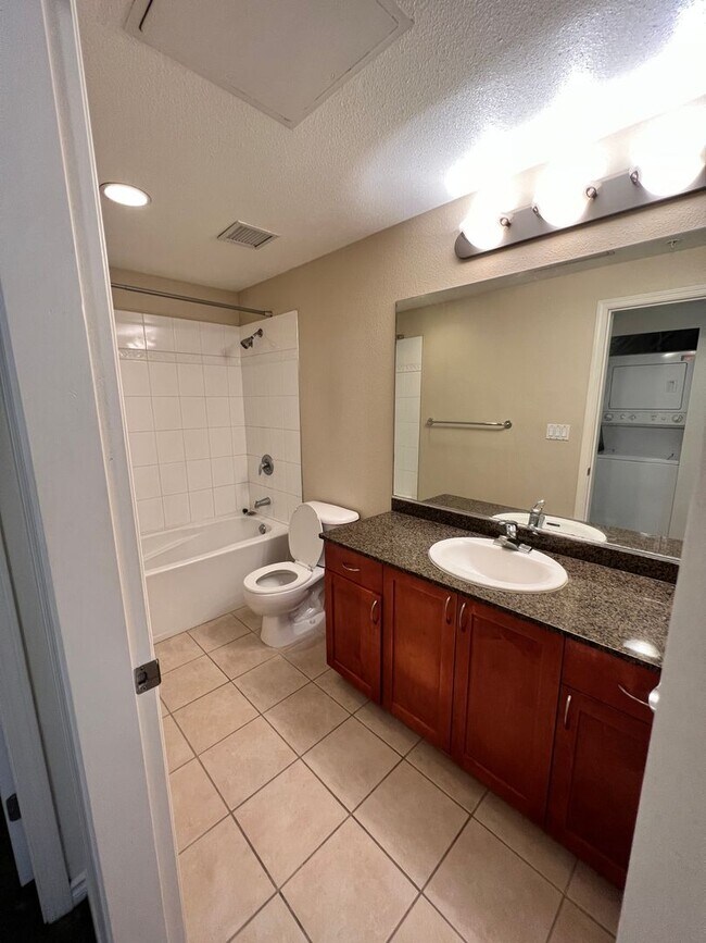 Building Photo - Little Italy 1 Bed/ 1.5 Bath, Loft at Treo!