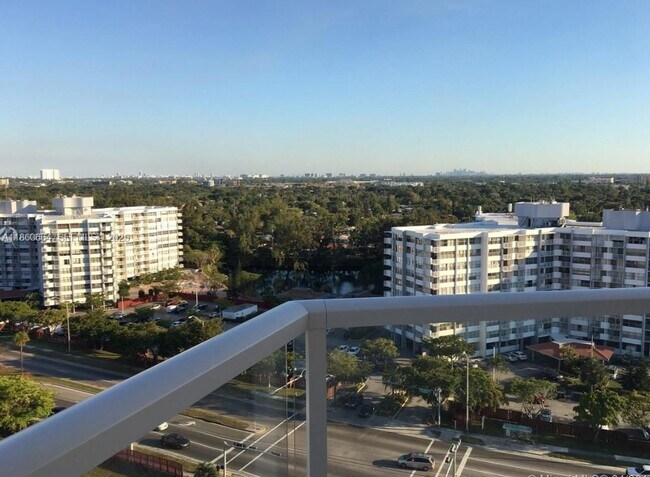 Building Photo - 1301 NE Miami Gardens Dr