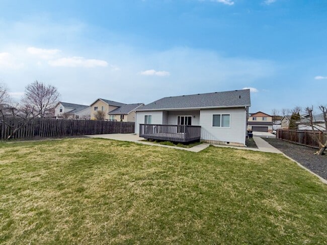 Building Photo - Beautiful 3 Bed, 2 Bath Home in Golden Hills