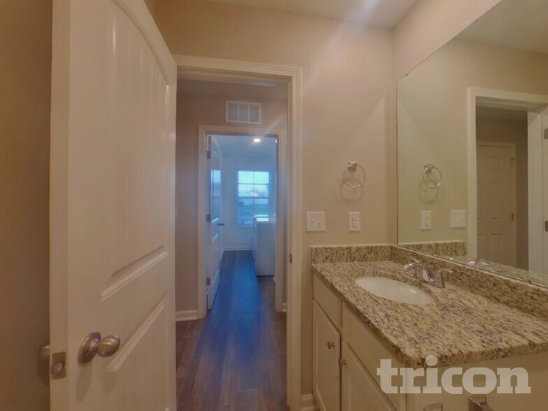 Building Photo - 320 Waterstone Dr