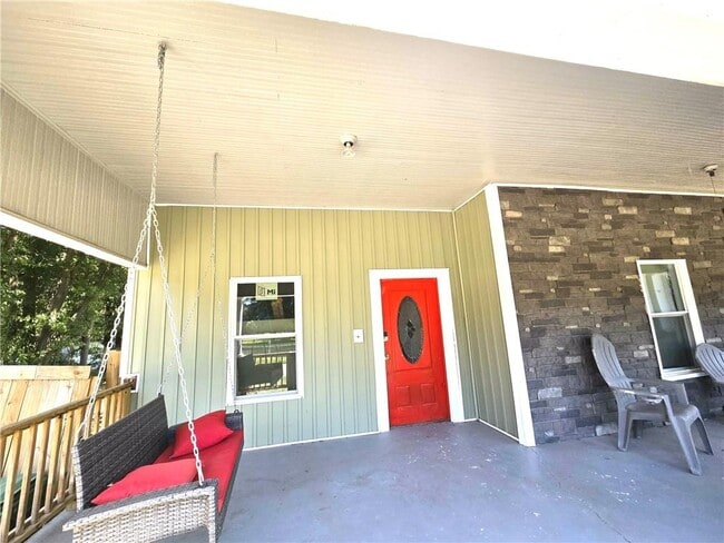 Building Photo - 947 Troupe St