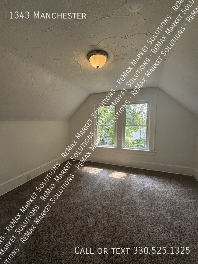 Building Photo - 1343 Manchester-