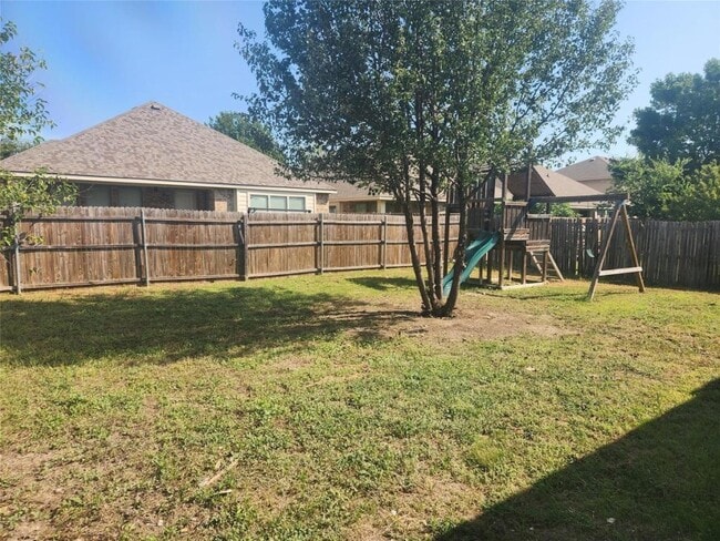 Building Photo - 625 Hutchins Dr