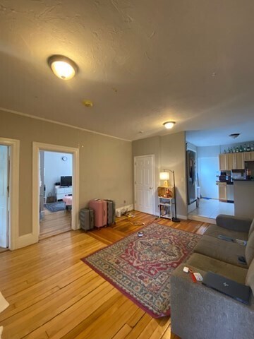 Building Photo - 10 Glenville Ave