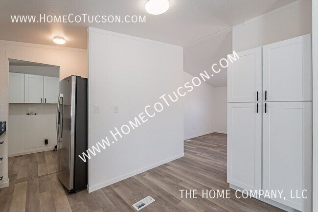 Building Photo - 2628 N Fontana Ave