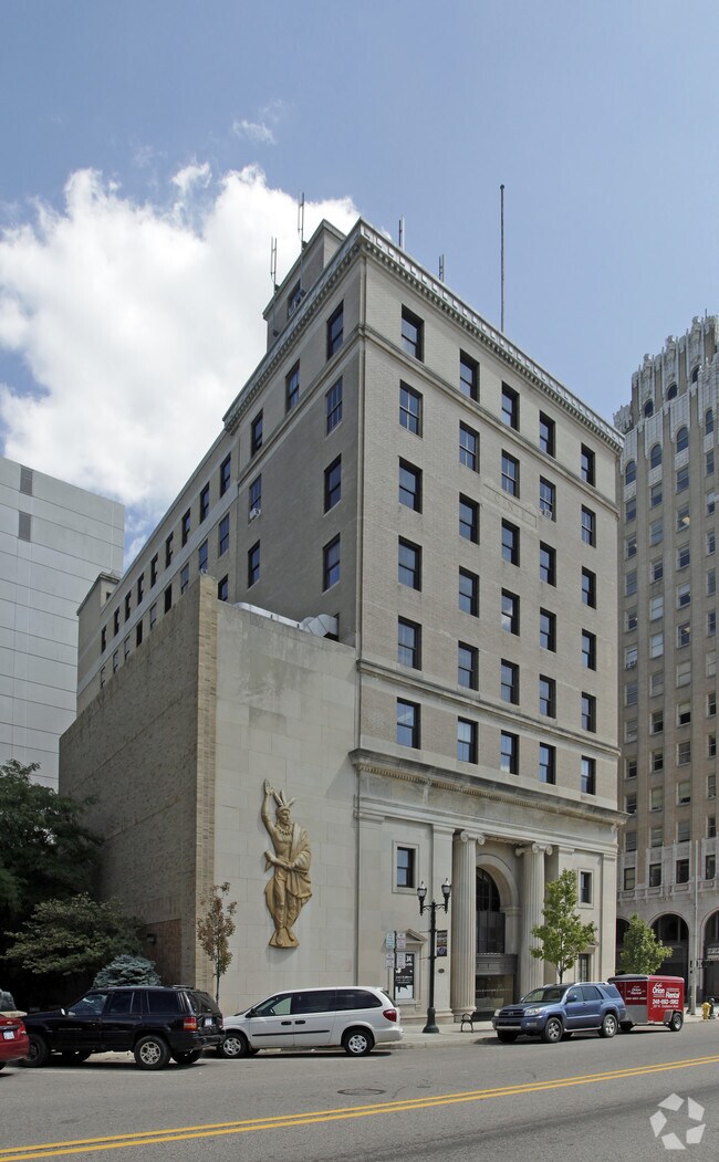 30 North 30 N Saginaw St Pontiac MI 48342 Apartment Finder