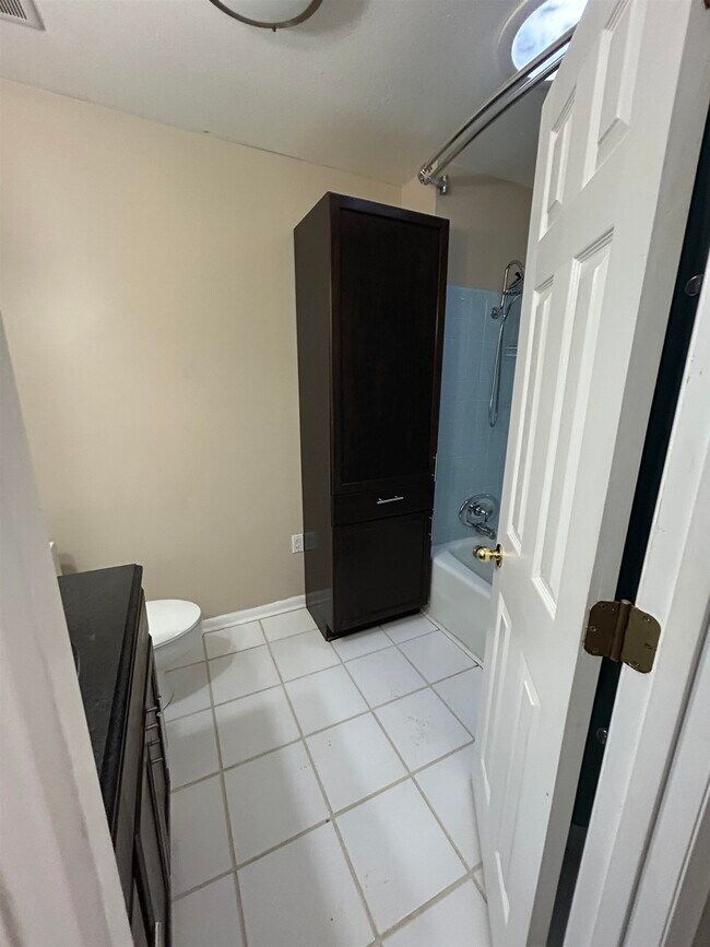 Building Photo - 7585 Skipper Ln