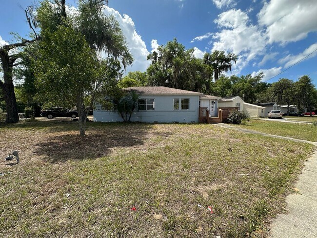 Building Photo - Eustis - 3 Bedroom, 1 Bathroom – $1795