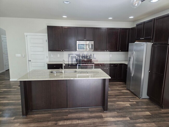 Building Photo - Modern 3 Bedroom, 2.5 Bath Home In Quiet Community!