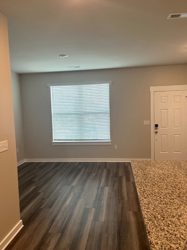 Building Photo - 1621 Tolkien Ave
