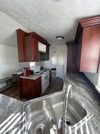 Building Photo - 1896 Trapper Ln