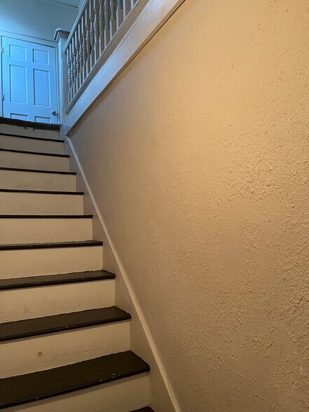 Building Photo - 921 N Hamilton Ave