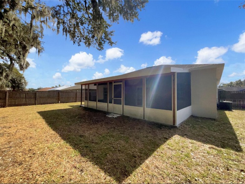 Building Photo - 920 Forrest Dr