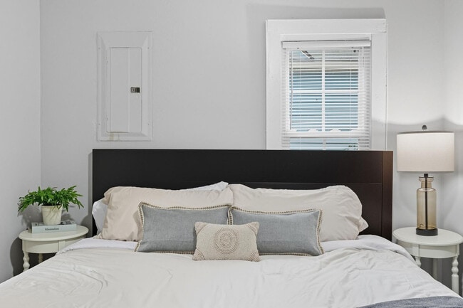 Building Photo - 250 Indale Ave