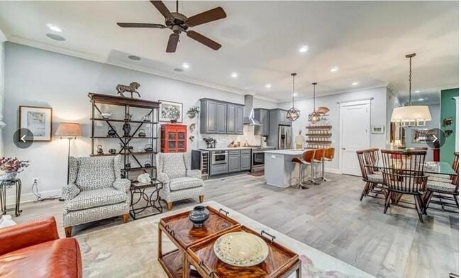 Building Photo - 830 Grove Bnd