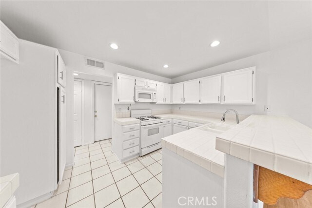 Building Photo - 7448 Bellingham Ave