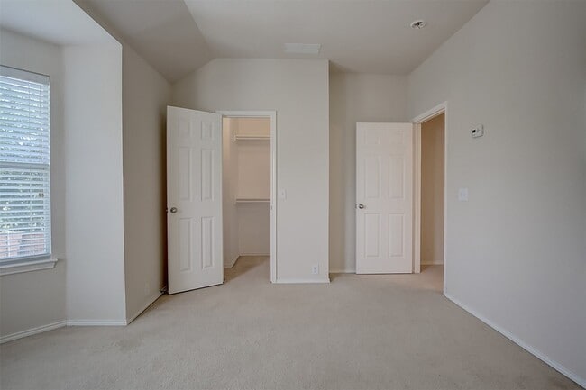 Building Photo - 2609 Monroe Dr