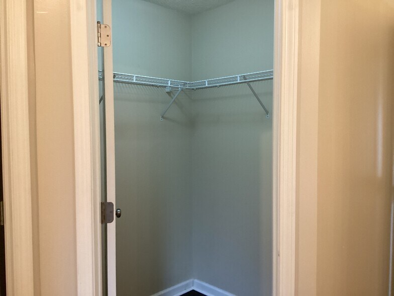 Building Photo - 154 Jamestown Dr