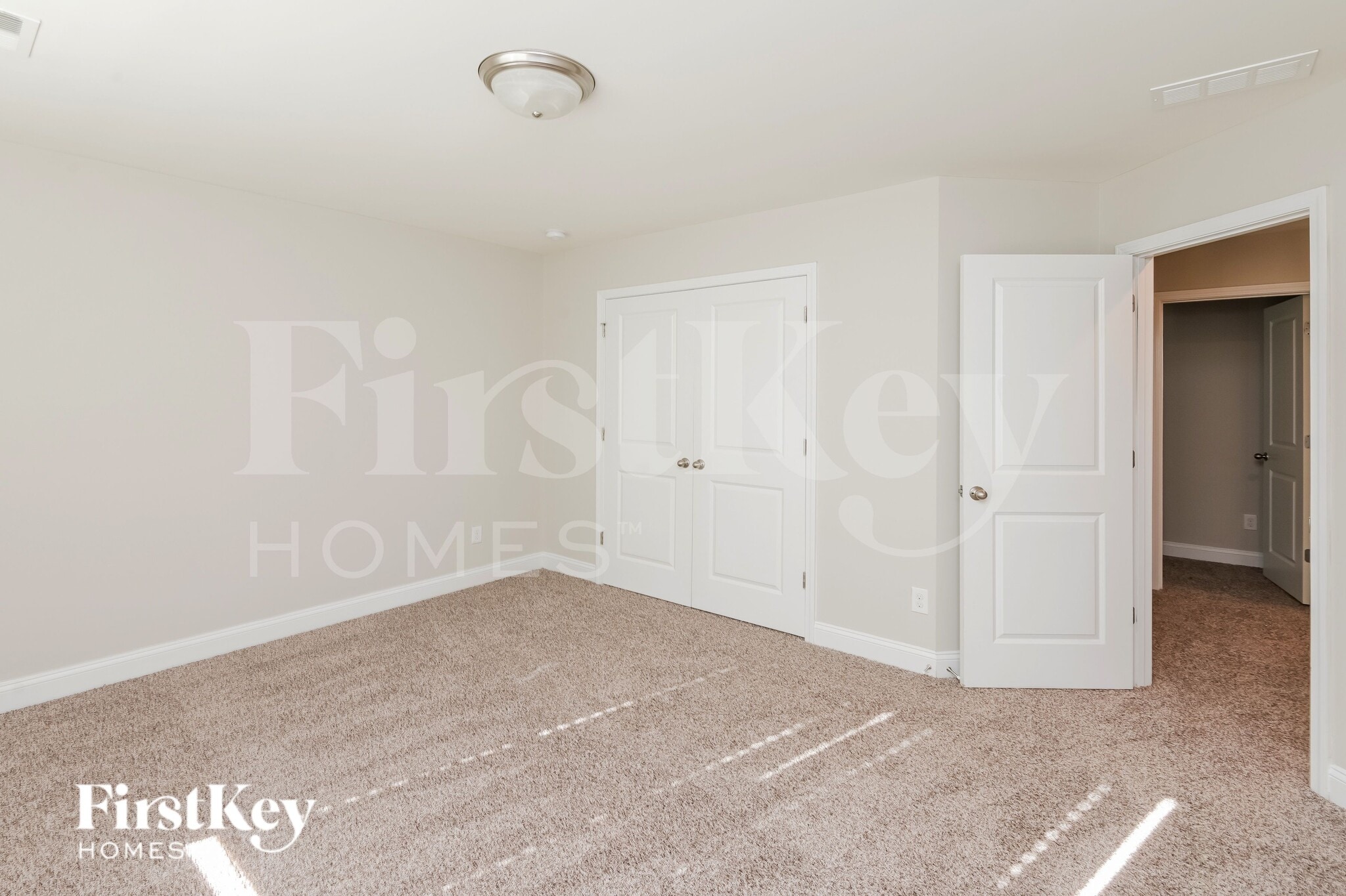 Building Photo - 9131 Marion Oaks Dr