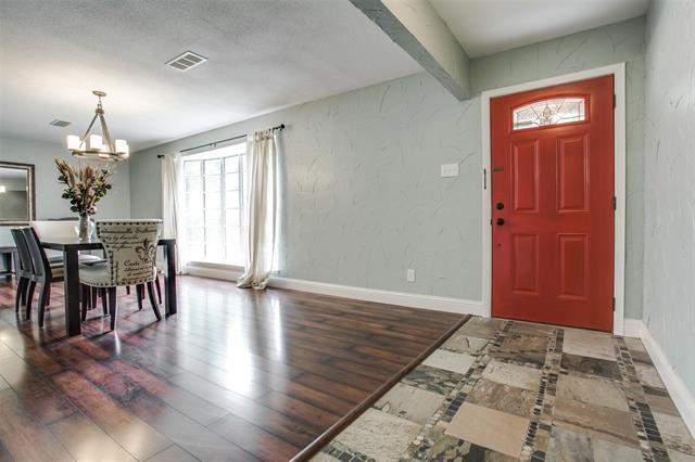 Building Photo - 2906 Sharpview Ln