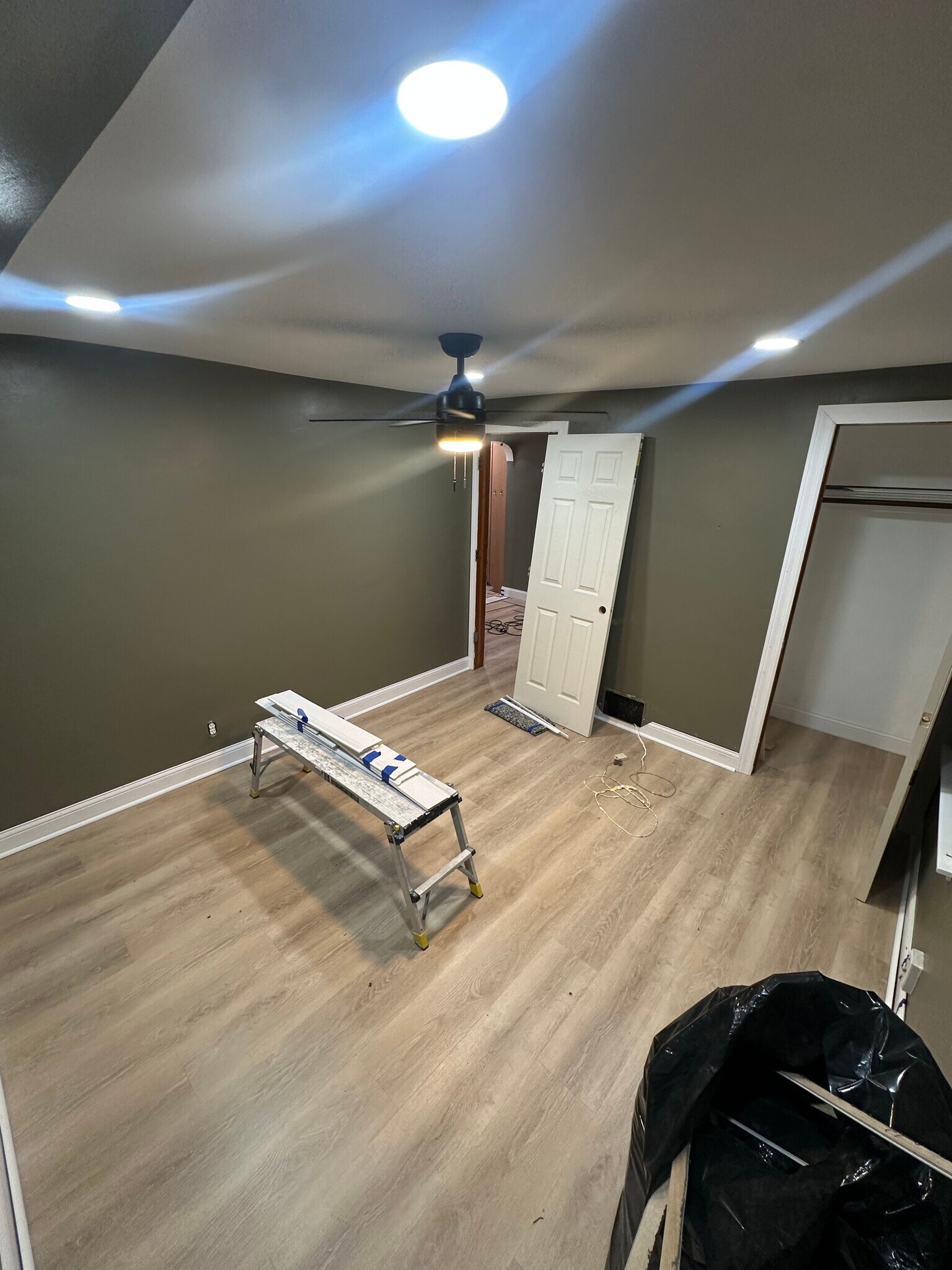 Building Photo - 6404 W Hayes Ave