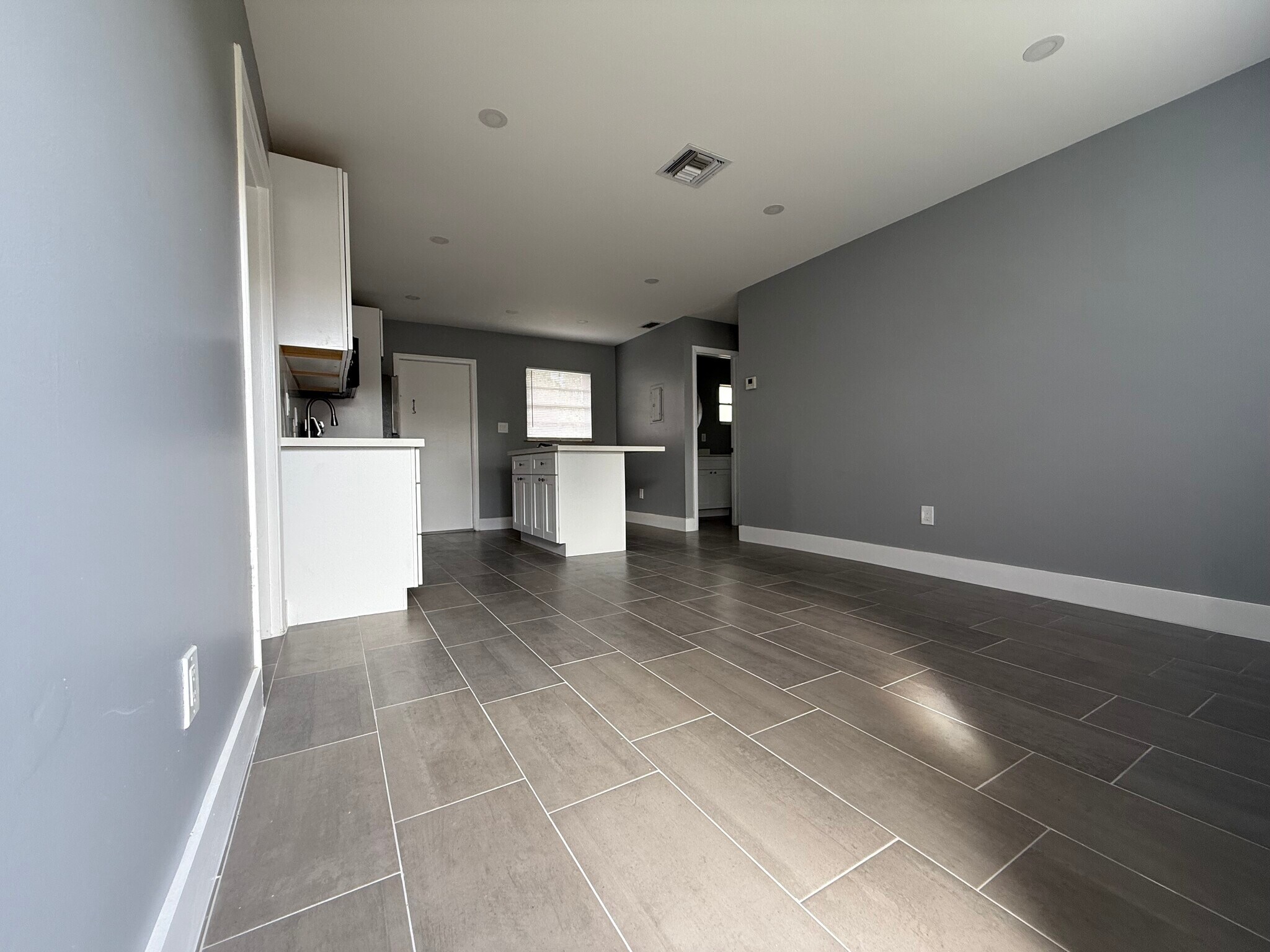 Building Photo - 1404 NW 6th Ave