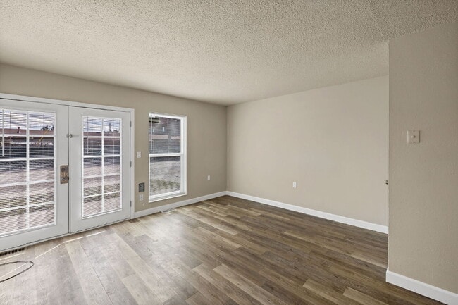 Building Photo - 404 Sunny Ln