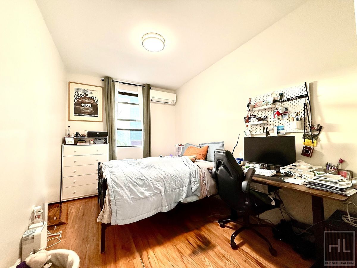 Building Photo - 31-26-31-12 12th St