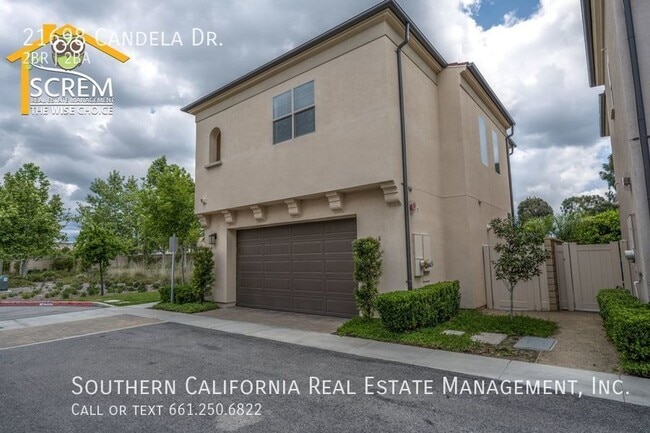 Building Photo - Updated Two Bedroom Detached Home in Gated...