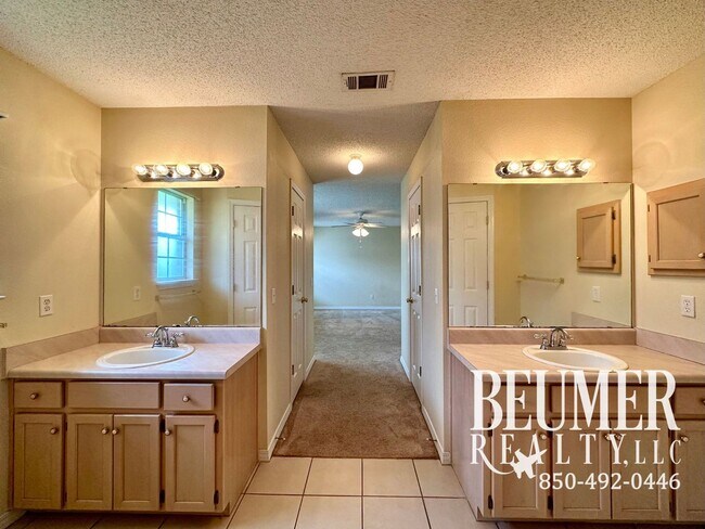 Building Photo - Beautiful 3Bed/2Bath Home Close to Correy ...