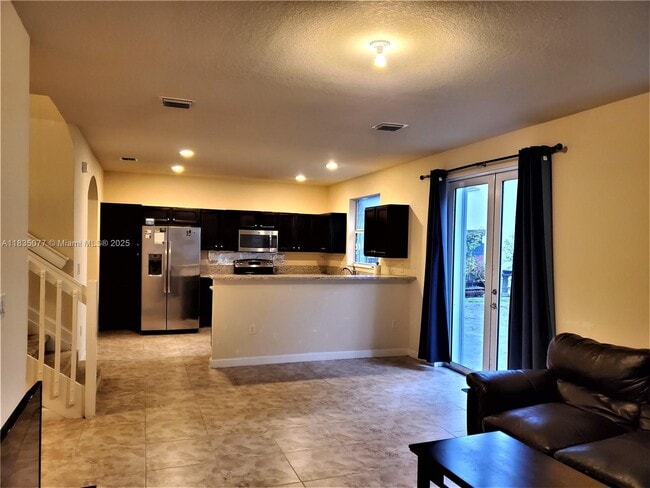 Building Photo - 9446 SW 170th Ave